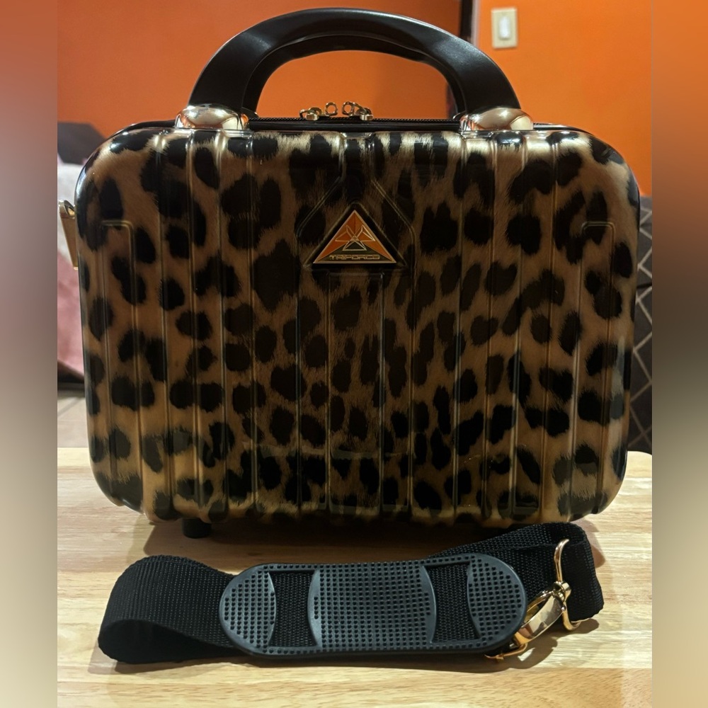 Triforce Performance Luggage Travel Cosmetic Hard Shell Case Animal Print